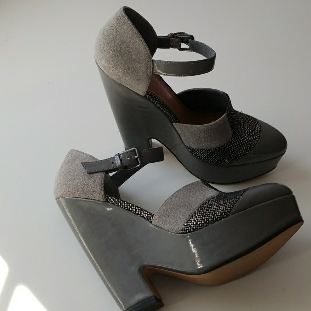 Shoes - Picture 3 of 8